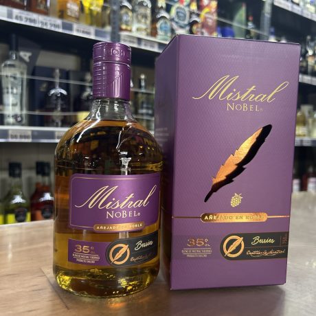 Pisco Nobel añejado en Roble Berries 35gl 750ml